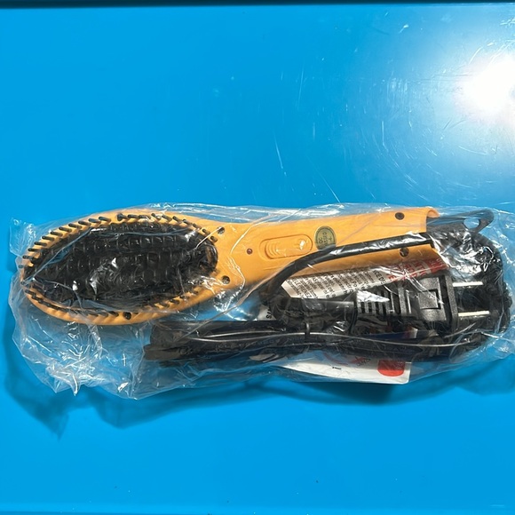 Soleil Mini Heat Brush in the color apricot - Picture 3 of 4